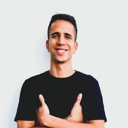 英伟达 2025 财年 Q4 营收 393.31 亿美元,超出市场预期的 380.45 亿美元,上年同期为 221 亿美元。