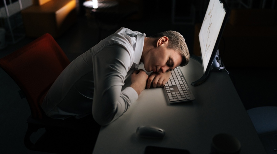 以色列国防军于26日发布公告,表示监测到一枚由加沙地带发射的火箭弹,这枚火箭最终落回了加沙地区。对此,以色列军方随即对该地区的多个火箭发射器实施了攻击。