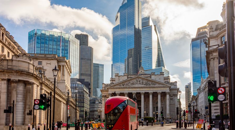 特朗普提出金卡计划以吸引顶尖留学生,力图解决人才短缺问题