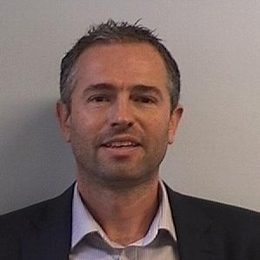 消息人士透露,美国与俄罗斯正在探讨在北极进行合作,主要集中于贸易路线和自然资源的勘探。这一动向被视为美国总统唐纳德·特朗普为改善与莫斯科关系所采取的措施。相关讨论涵盖了自然资源开发及相关贸易通道的建设。